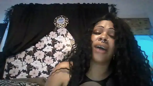 WhisperingMayaFairs2U's Webcam Show