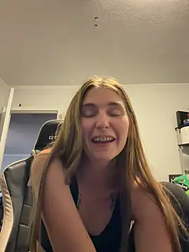 Show modela MisCheeks69 na web-kameri