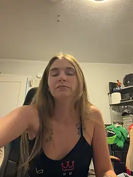 MisCheeks69's Webcam Show