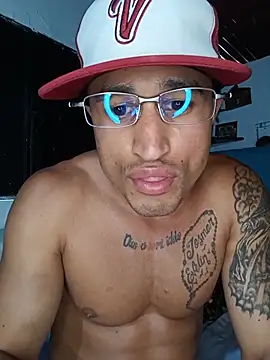 Show modela Fitneehot na web-kameri