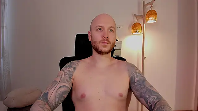 Pokazy przed kamerką – AdamMeyer_10