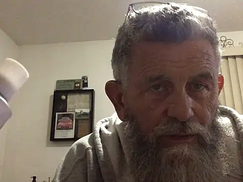 nightmoves1970 Show in webcam