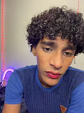Evans_Femb Pertunjukan Webcam