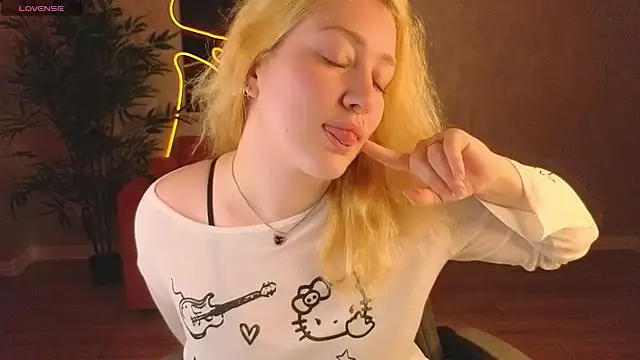 Lollybunnyy's Webcam Show