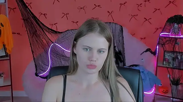 LanaWey Adlı Modelin Canlı XXX Sohbeti