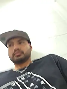 הופעת וובקאם של ADN_CALIENTE
