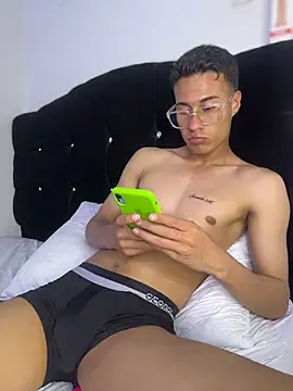 GusXxx1 Webcamshow