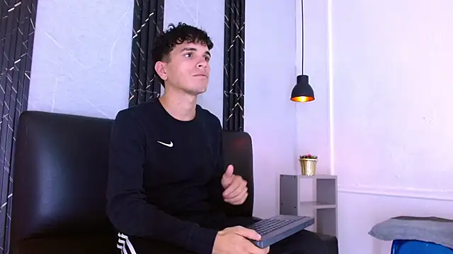 Demian_Brown_ Show Webcam