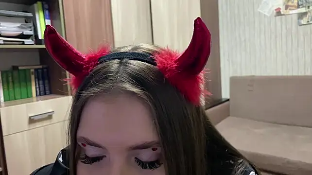 Shinylvy: вебкам-шоу