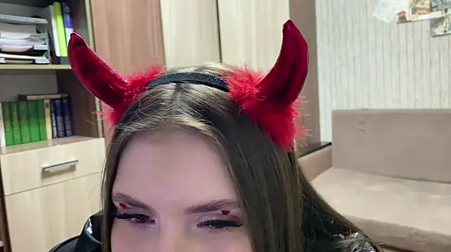 Shinylvy: вебкам-шоу