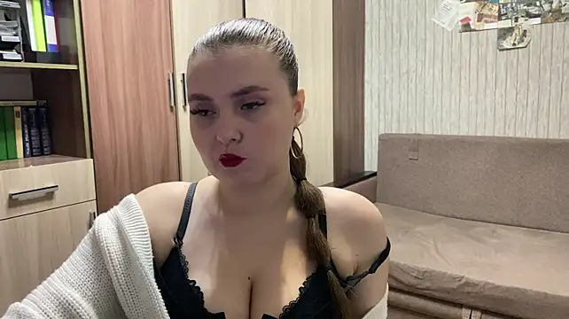 Show modela Shinylvy na web-kameri