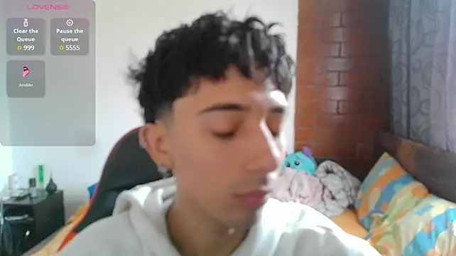 Mr__Aaronn: διαδικτυακό σόου στην κάμερα