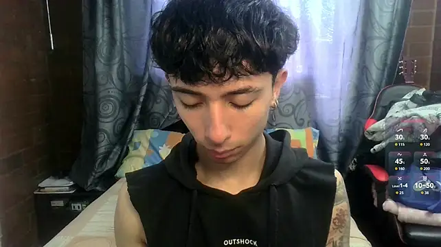 Mr__Aaronn Show in webcam