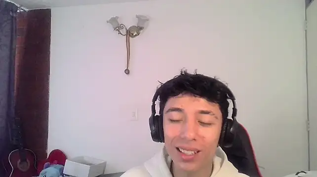 Mr__Aaronn Show in webcam