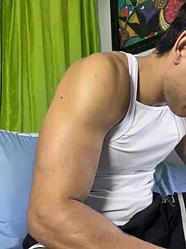 הופעת וובקאם של Logan_strangee