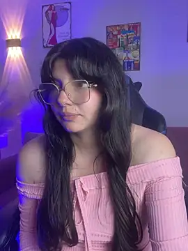 Chat XXX en directo de Seraphine_18