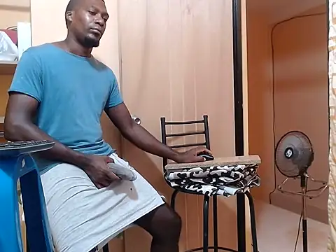 Pokazy przed kamerką – kurtbigcock