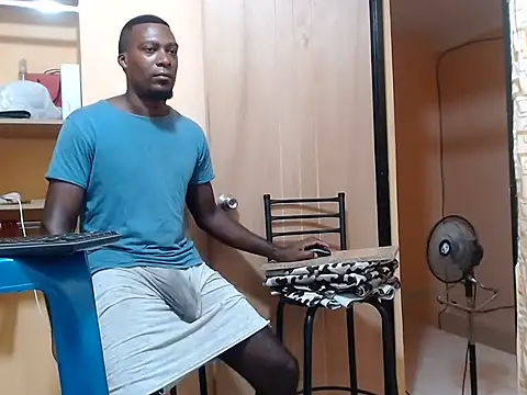 Show modela kurtbigcock na web-kameri