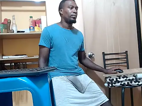 kurtbigcock Show in webcam