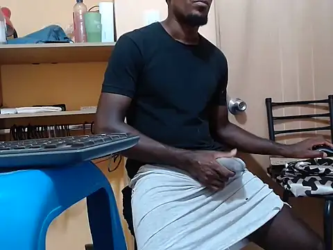 kurtbigcock Show in webcam