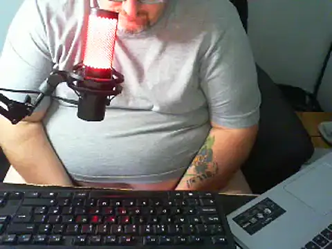 bigcuddlebear69er Webcam Show