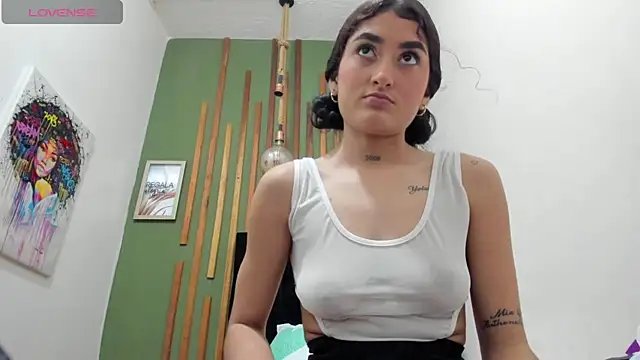 Alejandra_18xのライブXXXチャット