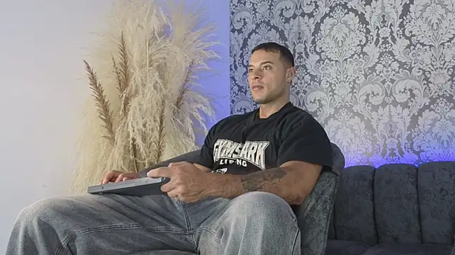 damian_gonzalez Show Webcam