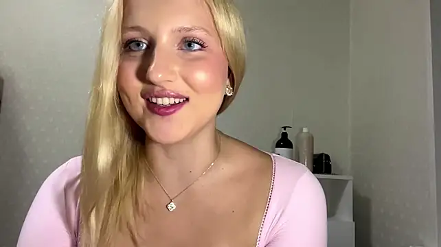 Jullyamidnes' Live XXX Chat