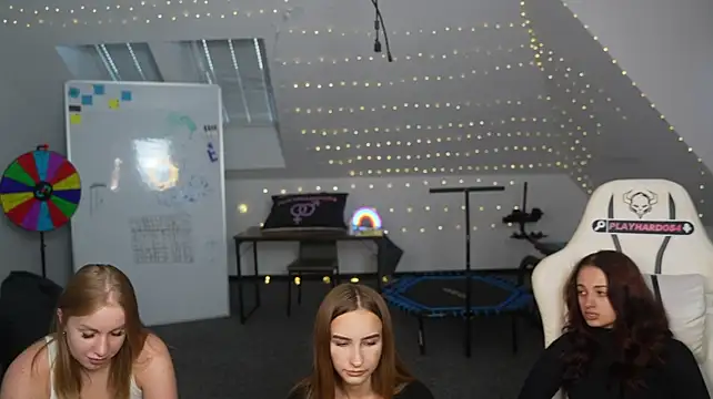Elina_rose054のウェブカメラショー