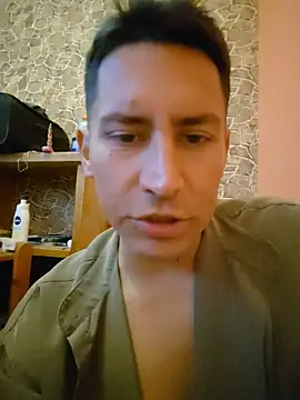Pokazy przed kamerką – cumshotgod1