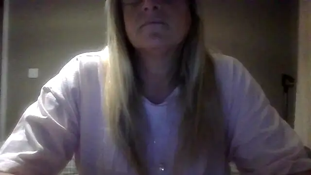 Chatroom XXX en direct de NaughtyEnglish_kiera45_