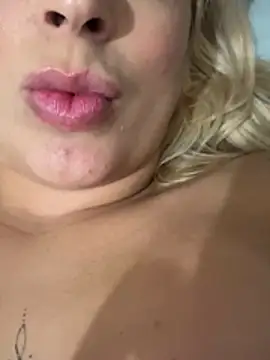 Chat +18 de ViviMarlowe ao vivo