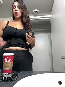 missthickievickie 网络视讯表演
