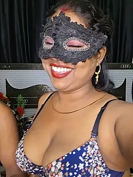 Show modela Soniya_je na web-kameri