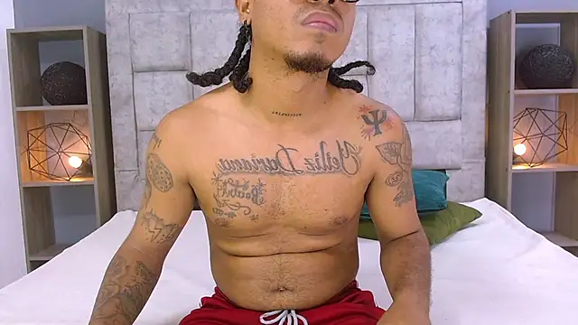 Show de Yoi_Hot69 na webcam