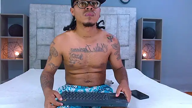 Show modela Yoi_Hot69 na web-kameri