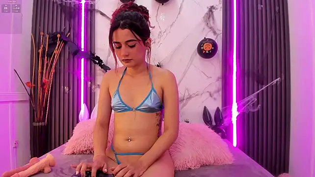 petite_phoenix live XXX chat