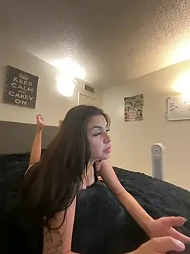 EmeryKinleys' Live Sex Cam Show