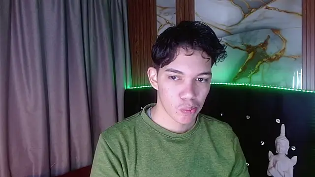 Show modela haku_nayro na web-kameri