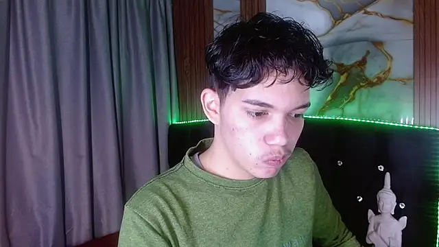 Show modela haku_nayro na web-kameri