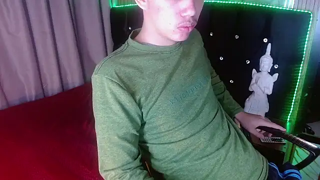 Show modela haku_nayro na web-kameri