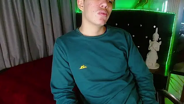 Show modela haku_nayro na web-kameri