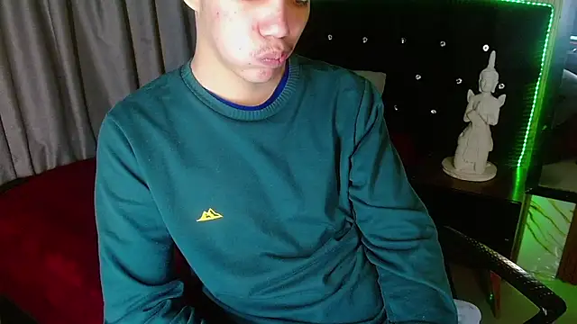 Show modela haku_nayro na web-kameri