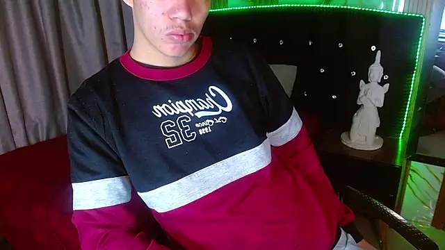 Show modela haku_nayro na web-kameri