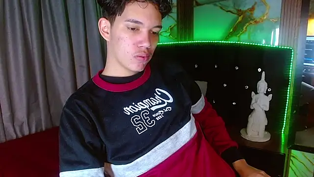 Show modela haku_nayro na web-kameri