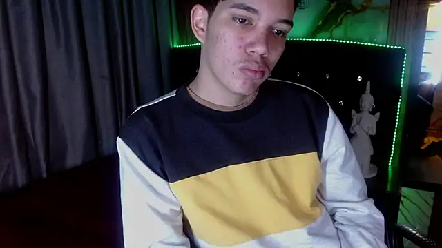 Show modela haku_nayro na web-kameri