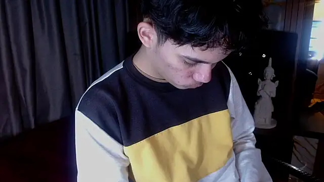 Show modela haku_nayro na web-kameri