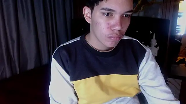 Show modela haku_nayro na web-kameri