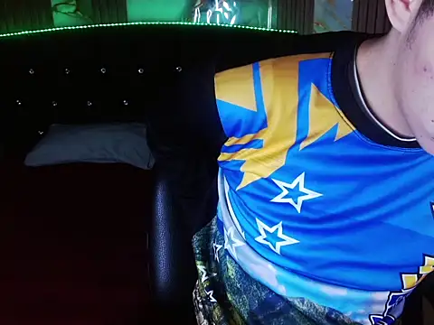 Show modela haku_nayro na web-kameri