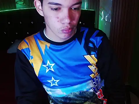 Show modela haku_nayro na web-kameri